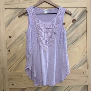 Small Venus tank top with lace accent